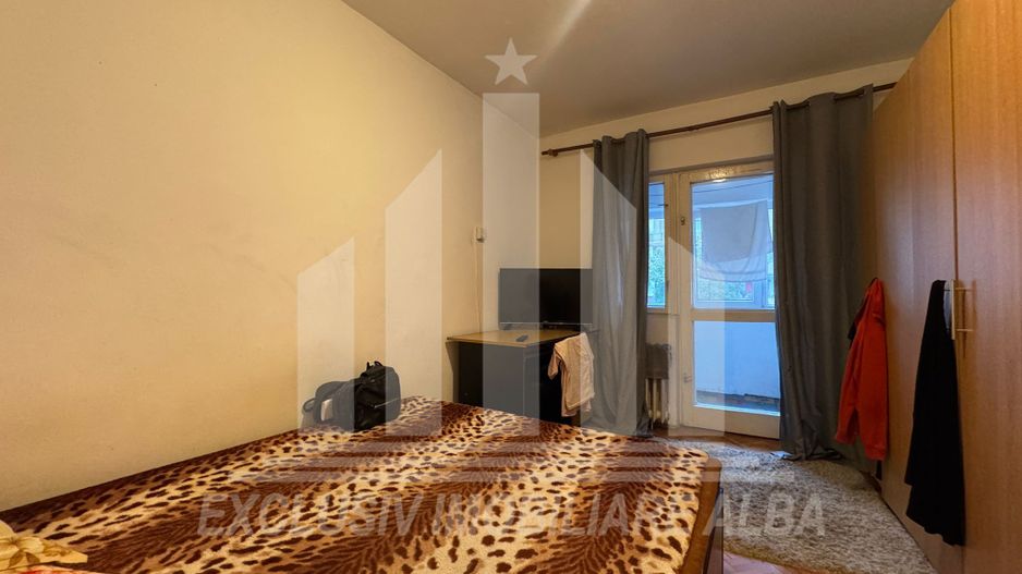 Apartament cu 3 camere decomandate, Cetate - etaj 1 - Poză 5