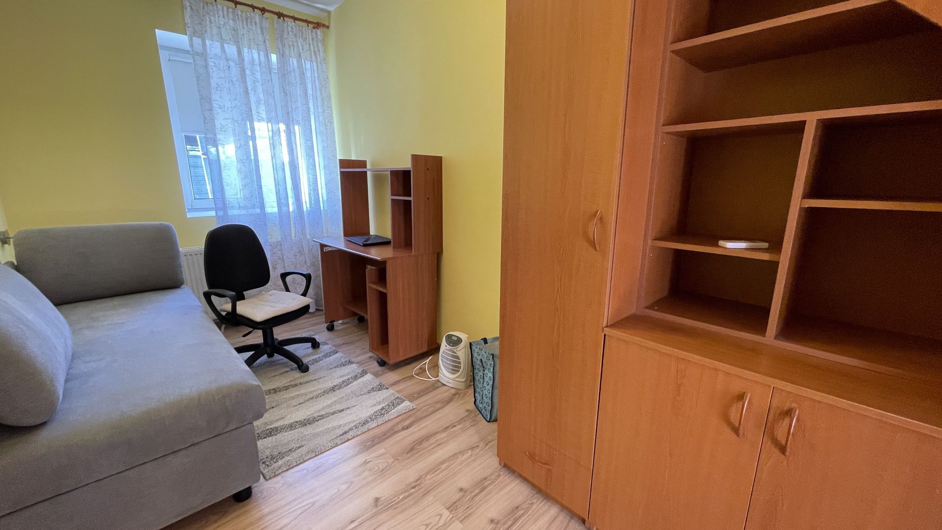 Casa cu teren frumos si garaj zona Mehala - Poză 8