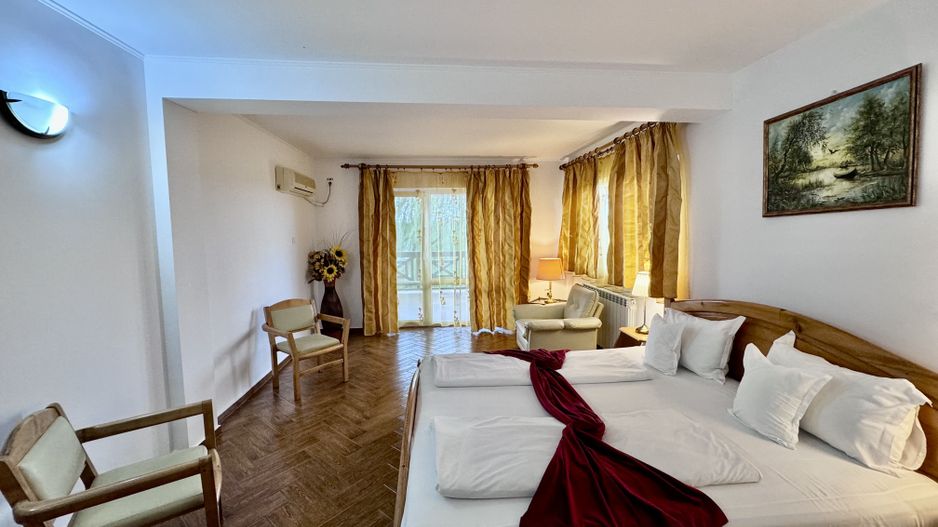 Hotel 20 camere Delta Dunarii 50 m deschidere teren 6000 mp acces auto - Poză 19