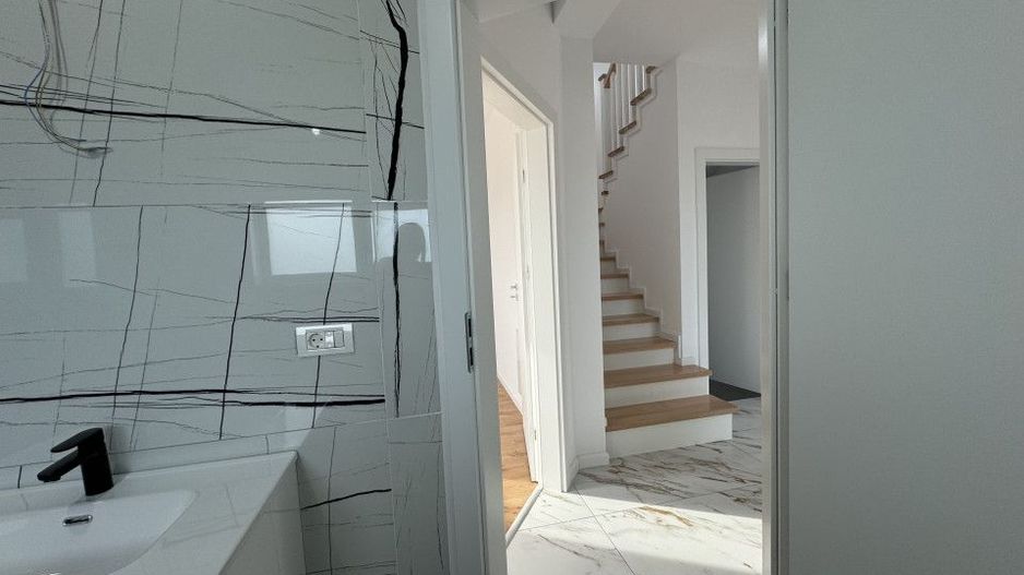 Duplex cu 4 camere si teren generos de 352 mp – Mosnita Noua - Poză 19
