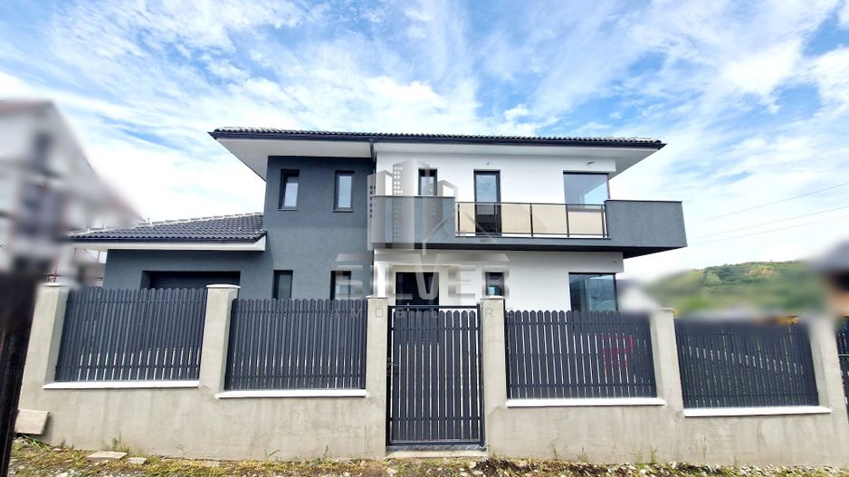 Casa individuala cu teren de 693 mp/CF. - Poză 2