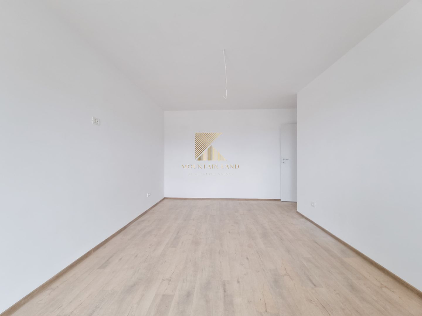 Casă însiruită cu 4 camere și curte proprie – Cartier Izvor, Str. Salc - Poză 11