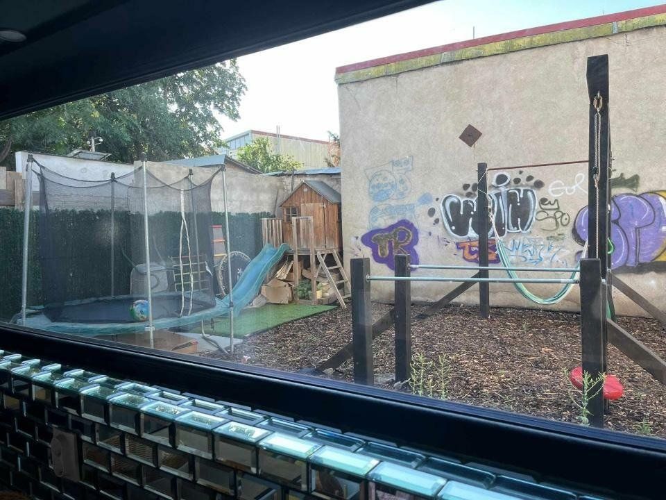 Unic! Apartament 5 camera si curte de 210 mp, central - Poză 8