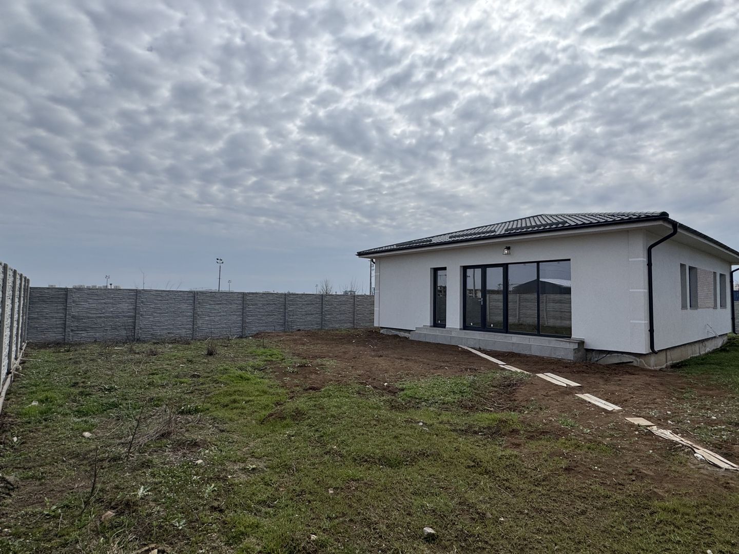 Casa parter Tunari 5 camere curte 500m2, UTILITATI, zona buna - Poză 3