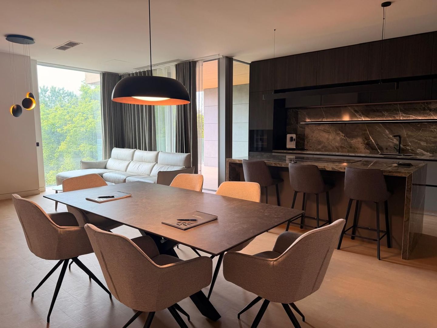 Apartament Exclusivist cu Vedere către Lacul Floreasca - Poză 1