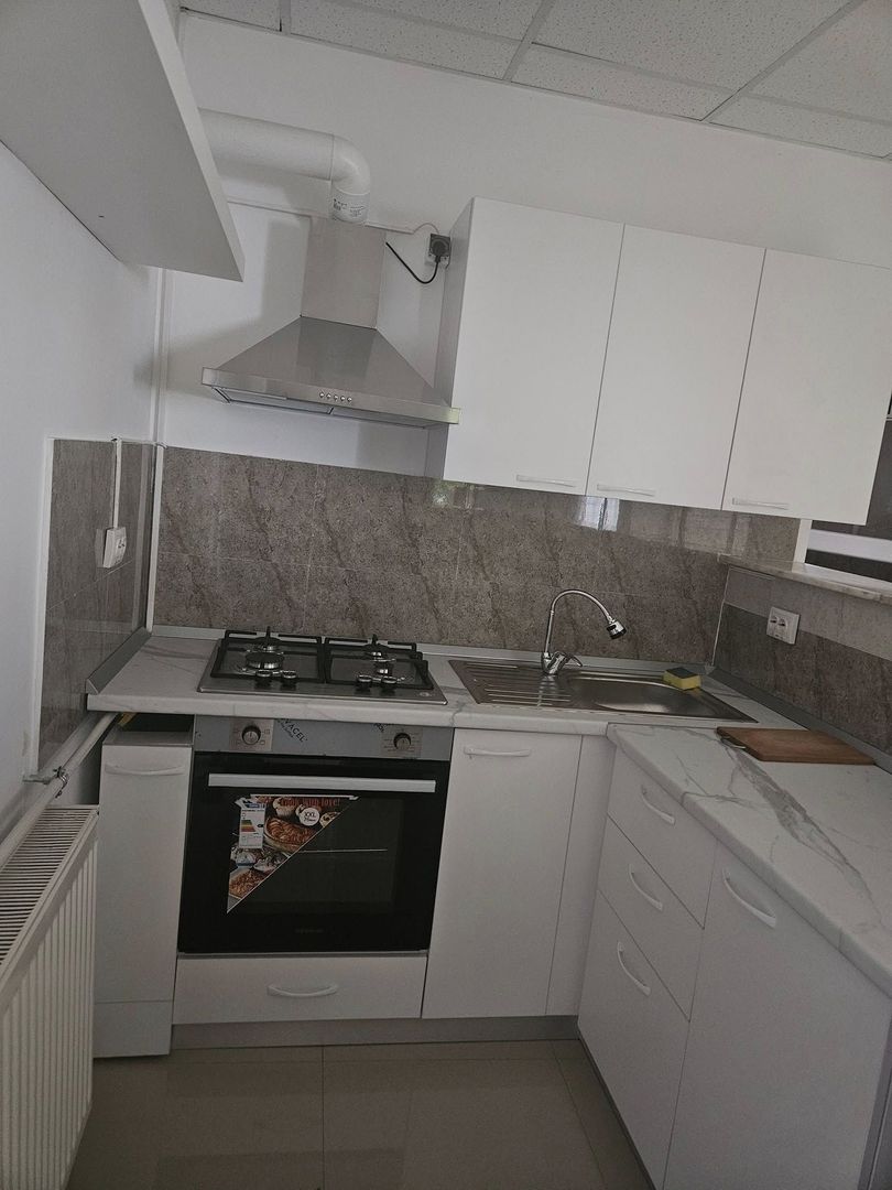 Spre Chirie - apartament 3 camere , etaj 1 in Vila - Poză 7