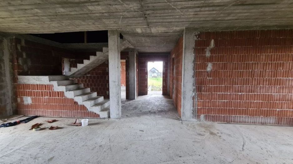 Vand casa in rosu 120mp - Poză 1