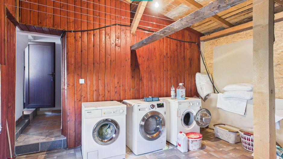 Casă și clădire de apartamente la Orțișoara - Poză 16