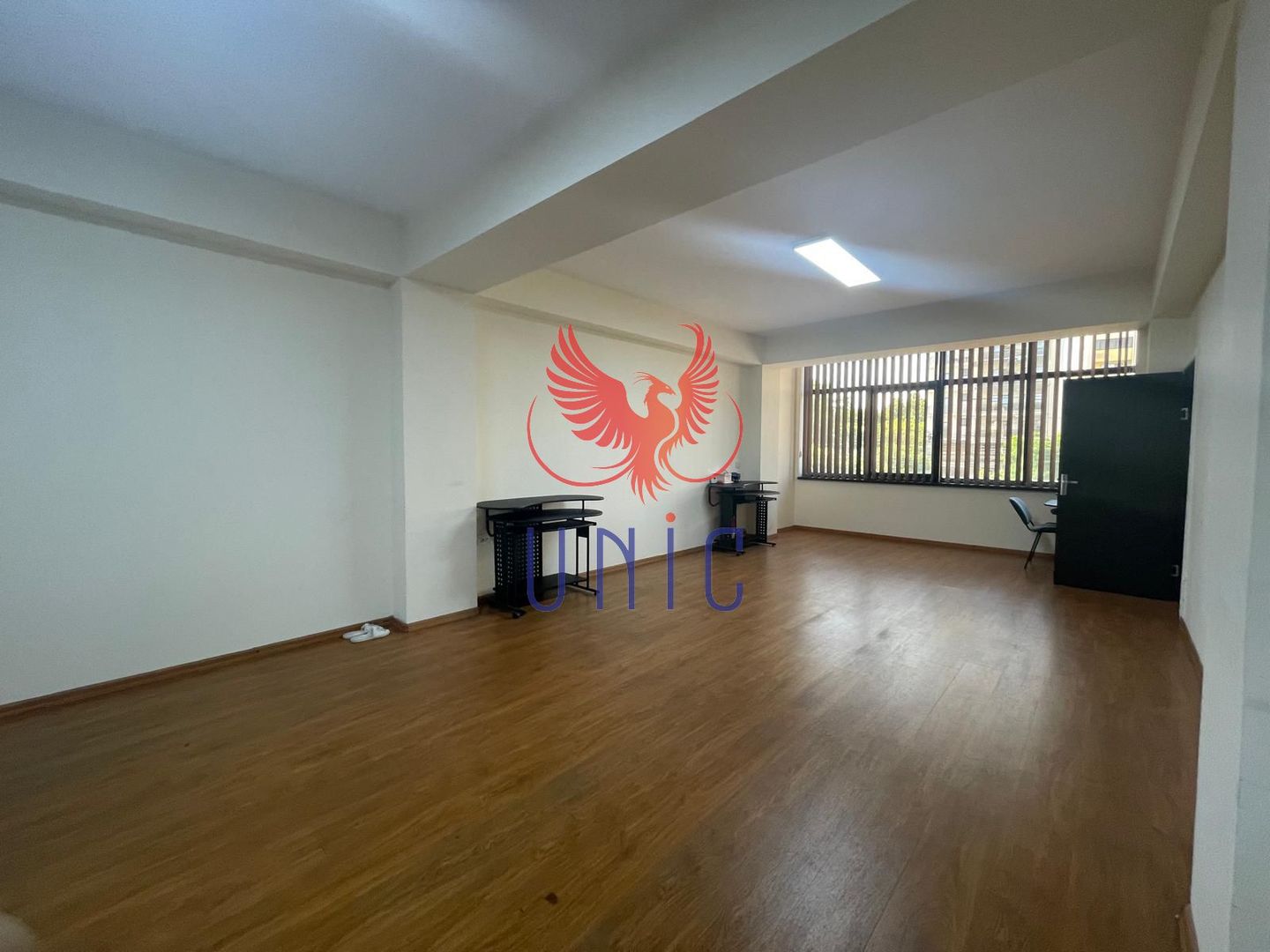 Spatiu Comerical-etaj 1-90 mp- 600 Euro - Poză 2
