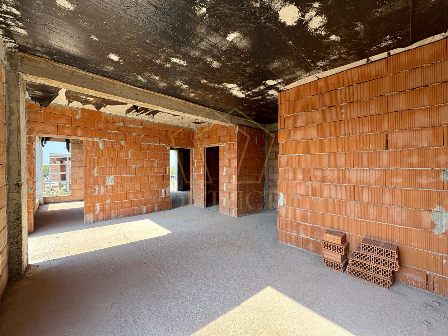 Apartament cu 3 camere si 2 bai | Mosnita Noua - Poză 2