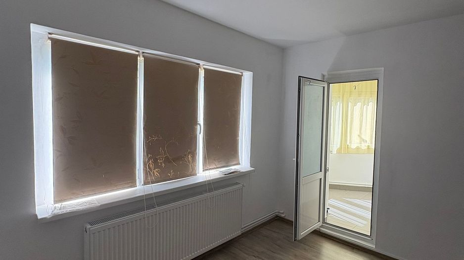 De inchiriat apartament cu 2 camere nemobilat, I. C. Frimu, etaj 3, 300 Eur - Poză 1