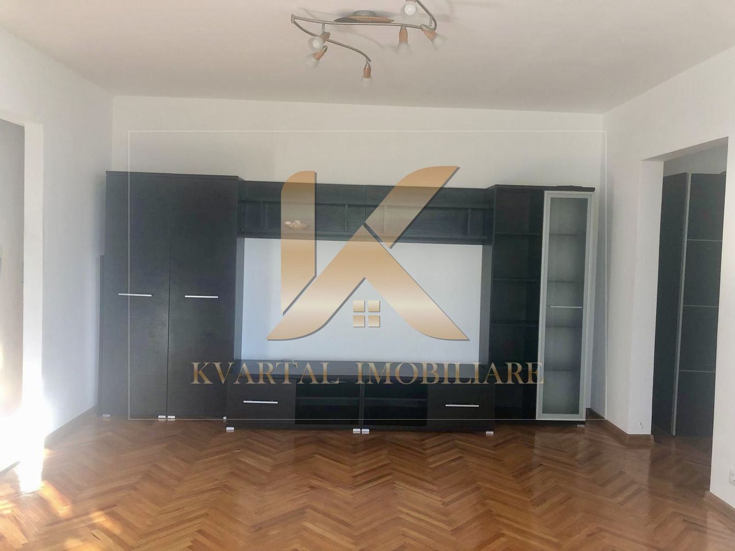 Apartament renovat 2 camere , 65 mp Zona Podgoria! - Poză 4