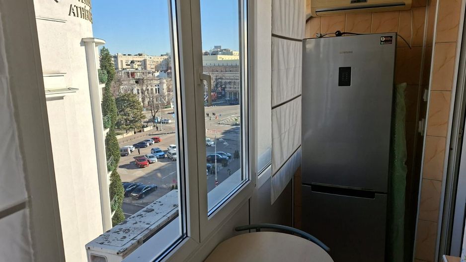 Garsoniera vis a vis de Athenee Palace nou renovata si mobilata - Poză 1