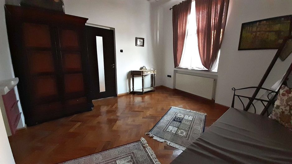 Apartament  deosebit-Piata Unirii,  apartament in casa  4 camere, 2 bai. - Poză 6