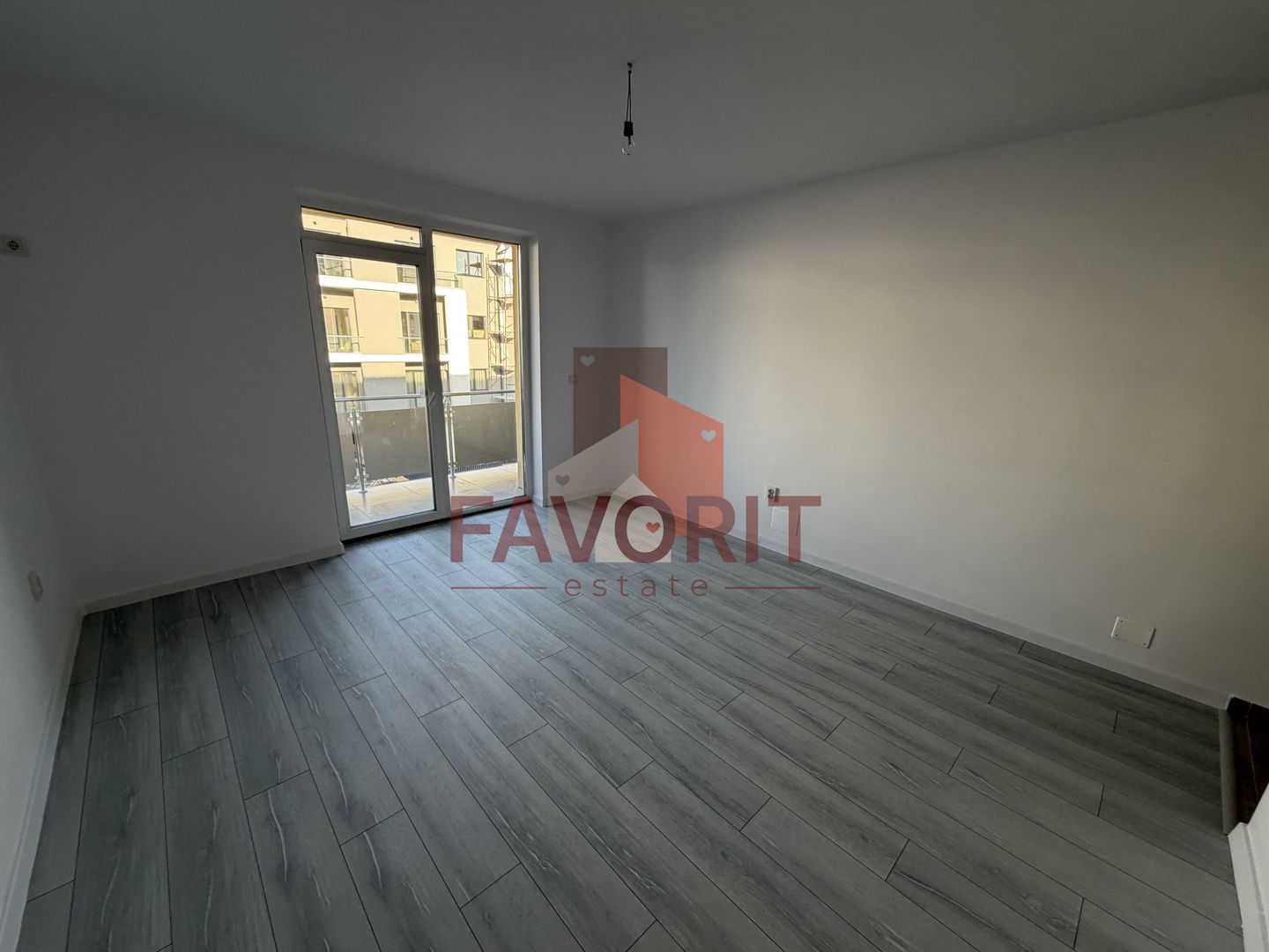 Etaj 2. Disponibil imediat. Decomandat. TVA 21% inclus in pret - Poză 4