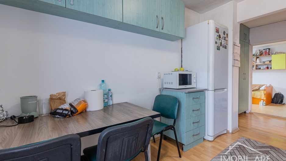 Apartament cu 3 camere de vânzare - Poză 2