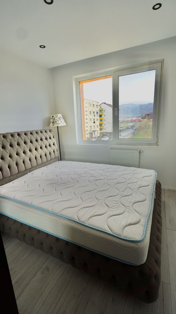 APARTAMENT MODERN 2 CAMERE IN CODLEA - - Poză 9