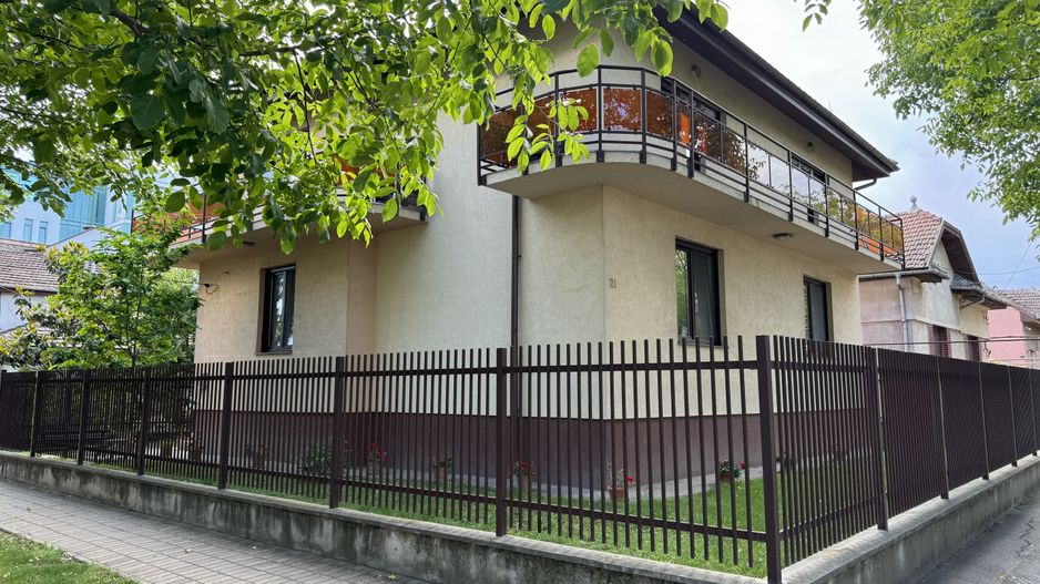 Casa de vânzare zona Favorit - Poză 3