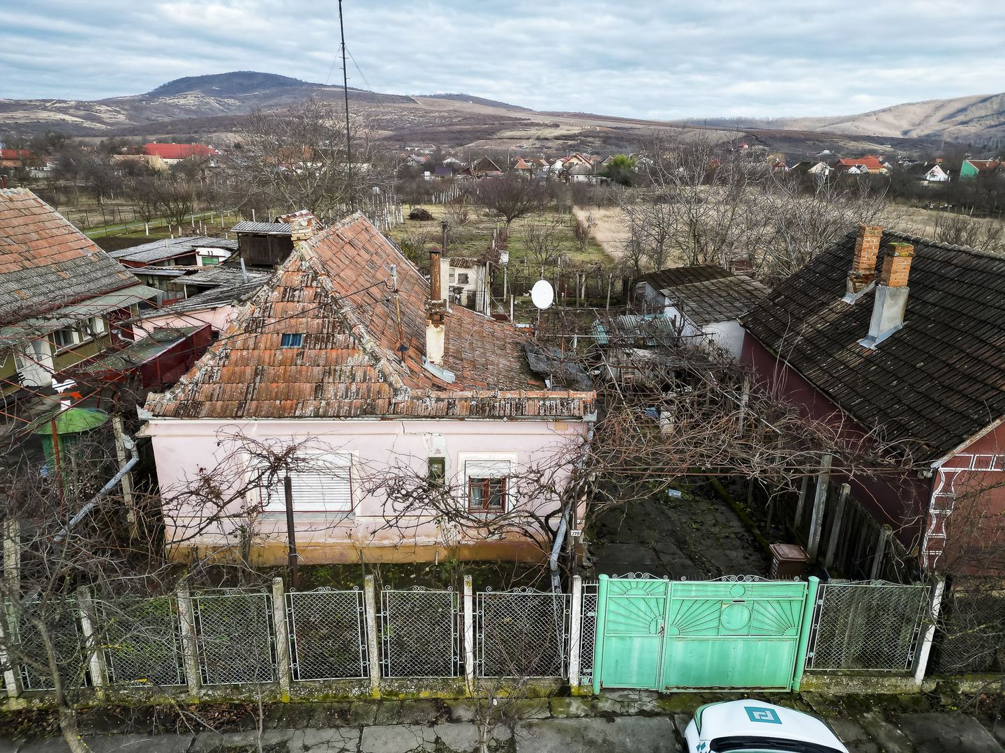 Casă modestă cu 3 camere în Ghioroc - Poză 18