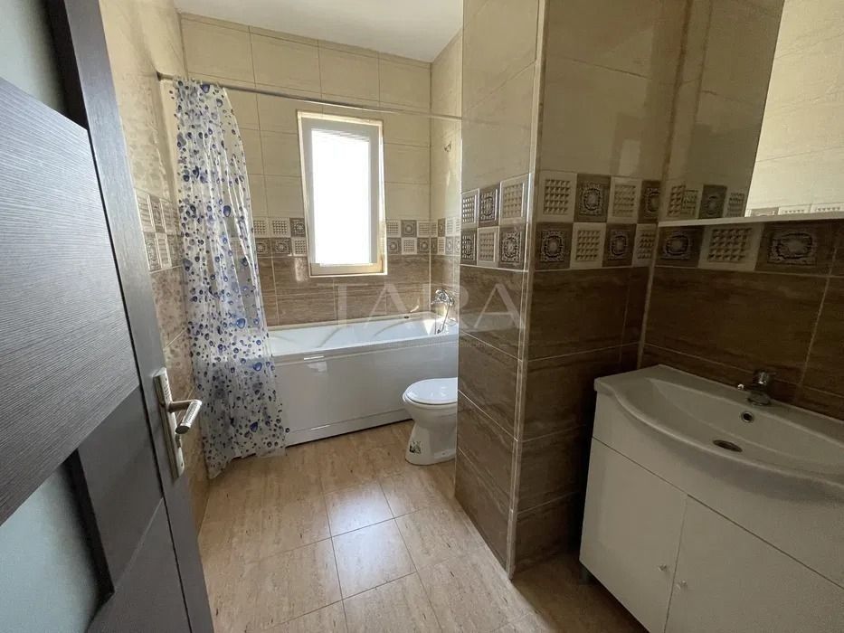 Apartament cu 4 camere de vanzare in Europa - Poză 4