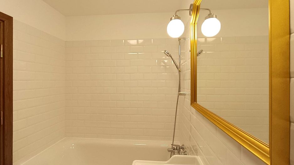 Inchiriem 2 camere complet renovat si mobilat zona 1 Mai - Poză 14