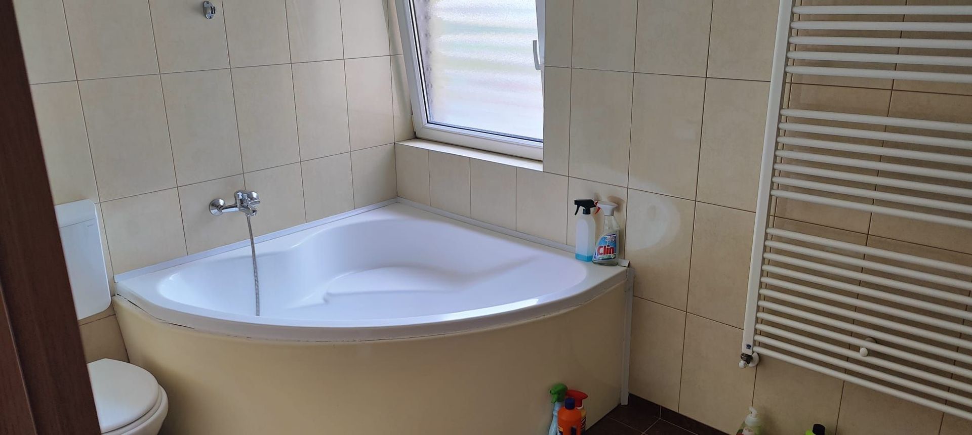 Vila spatioasa ideala pentru diferite activitati sau ptr.locuit -NEMOBILATA - Poză 13