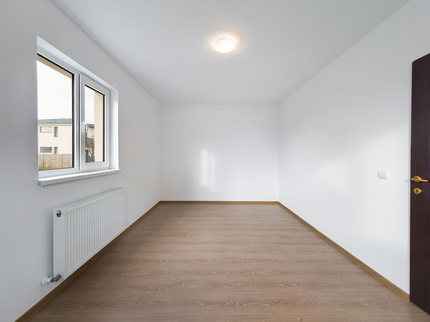 Vilă cu 3 camere la cheie în Bujac - Poză 3