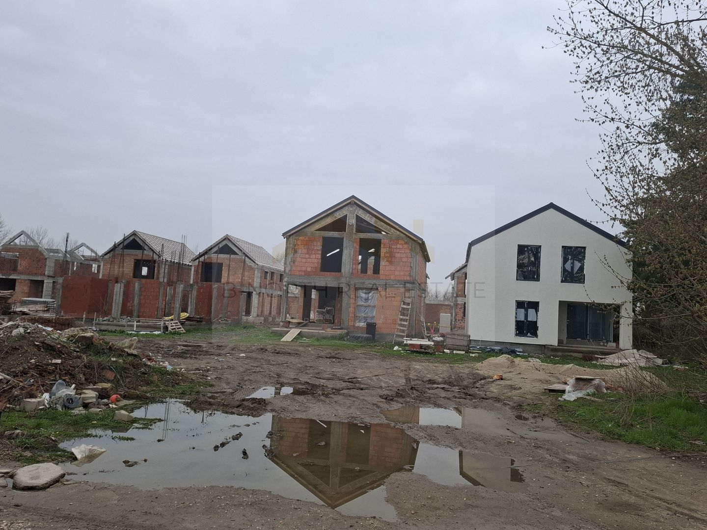 Spre Vanzare- Vila-1 Decembrie, Ilfov, cartier rezidential. - Poză 1