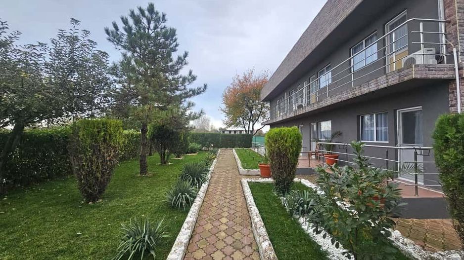 Pensiune de vanzare in Venus - Poză 1