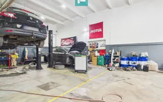 HALĂ INDUSTRIALĂ + SERVICE AUTO COMPLET ECHIPAT - Poză 19