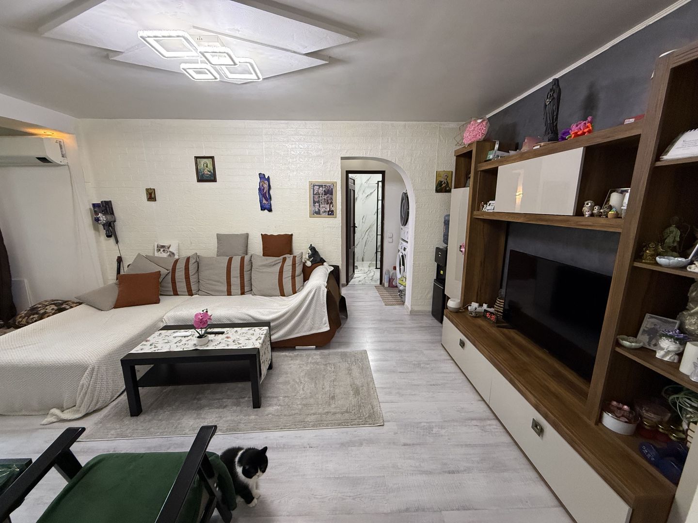 Apartament 3 cam modern complet renovat - mobilat Campina- central - Poză 3