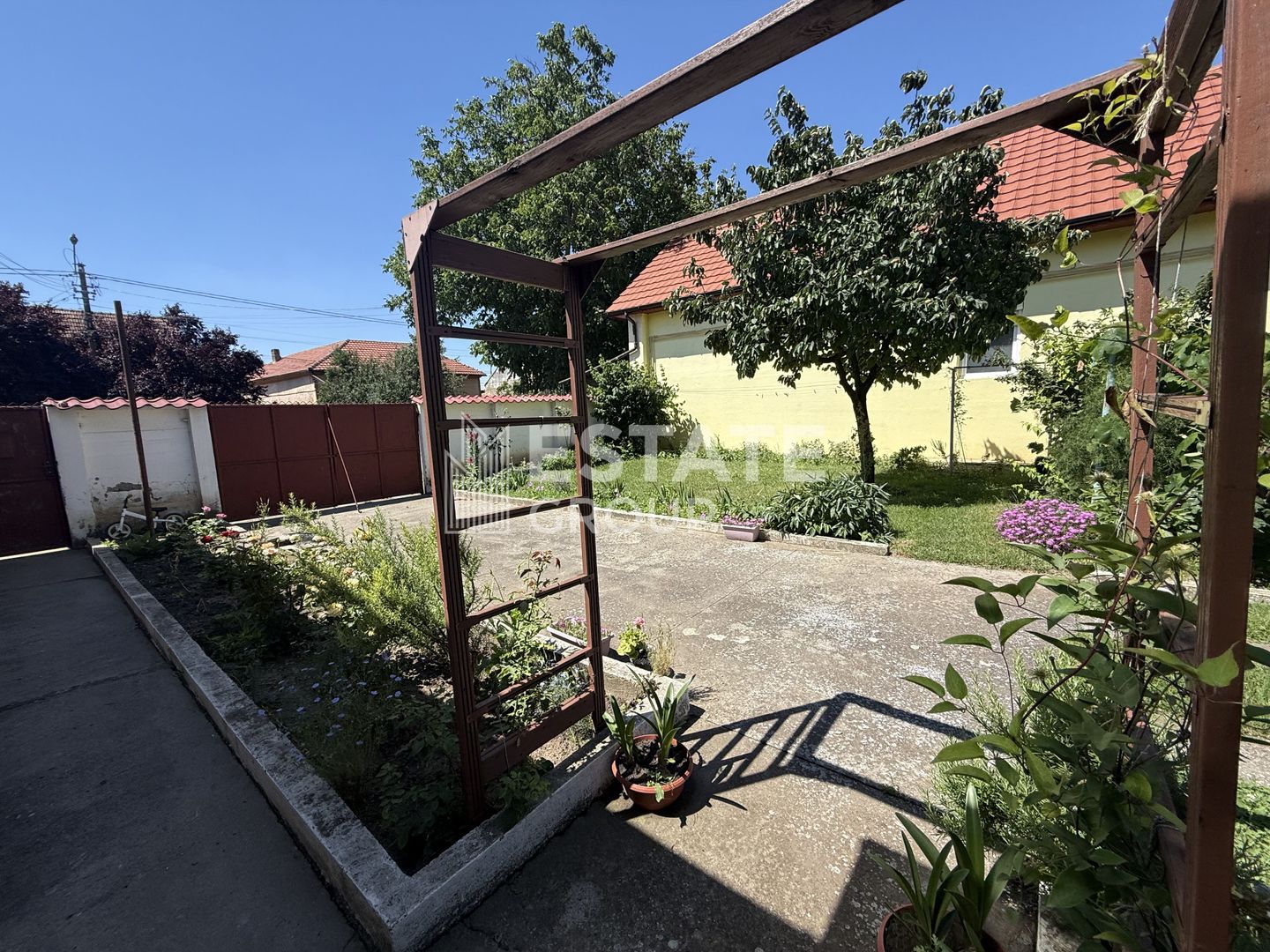Casa Sandrei , teren 1414 mp, strada asfaltata - Poză 1
