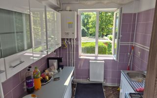 Inchiriez apartament 2 camere semi, pe Pietonala, et 1, 40mp, mobilat - Poză 1