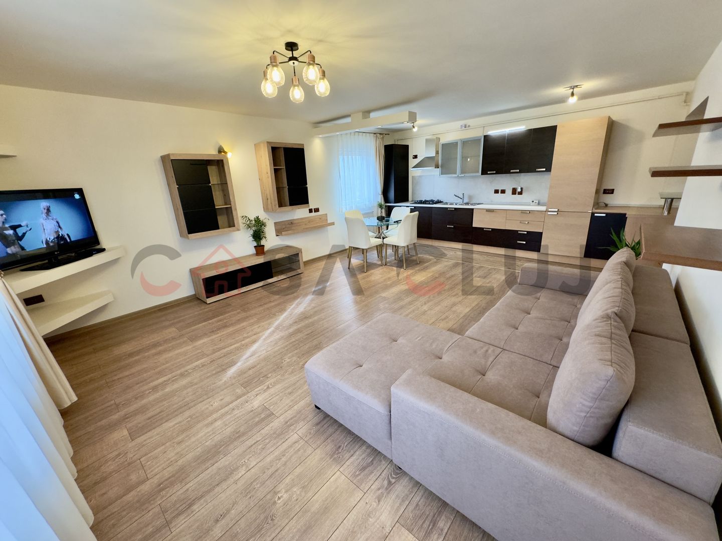 Apartament superb cu 2 camere, renovat , view panoramic, zona Dennver! - Poză 2