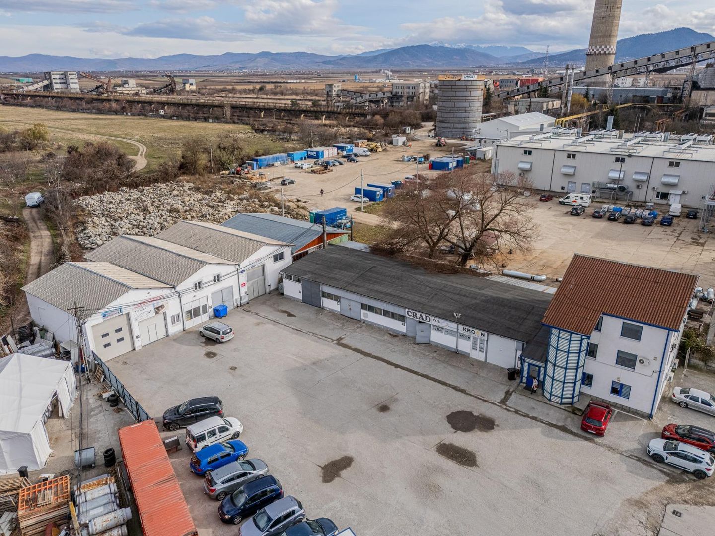 Hala + birouri, 3300 mp teren, toate utilitatile - Poză 3