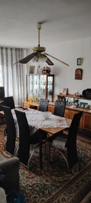 Etaj 3 Apartament 3 Camere Decomandat Nicolina-Frumoasa Bloc 1989 - Poză 4