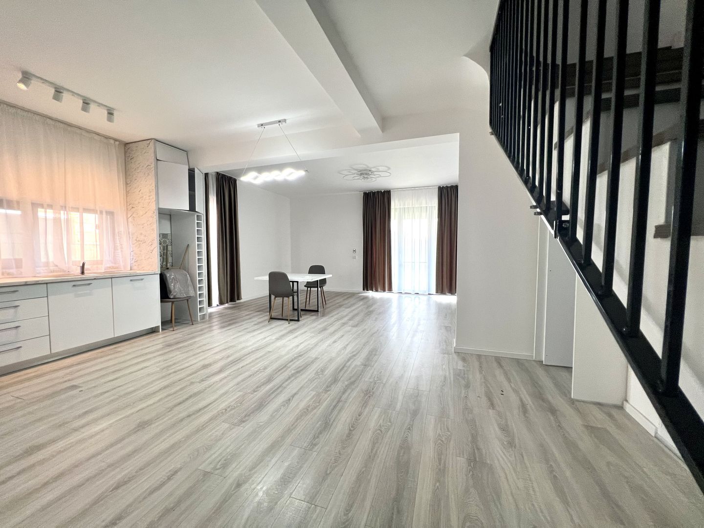 CASA DE INCHIRIAT - Poză 2