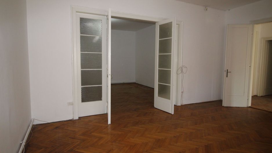 APARTAMENT IN VILA - Poză 5