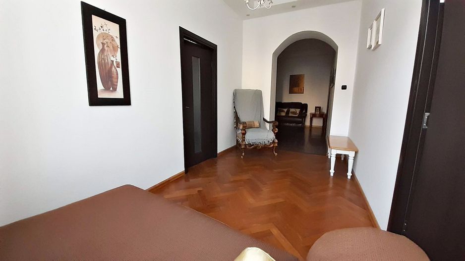 Apartament  deosebit-Piata Unirii,  apartament in casa  4 camere, 2 bai. - Poză 10
