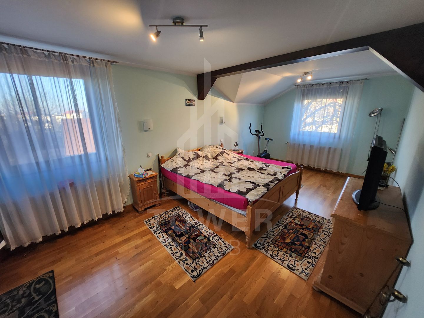 Casa 4 camere zona Centrala 600 mp teren - Poză 2