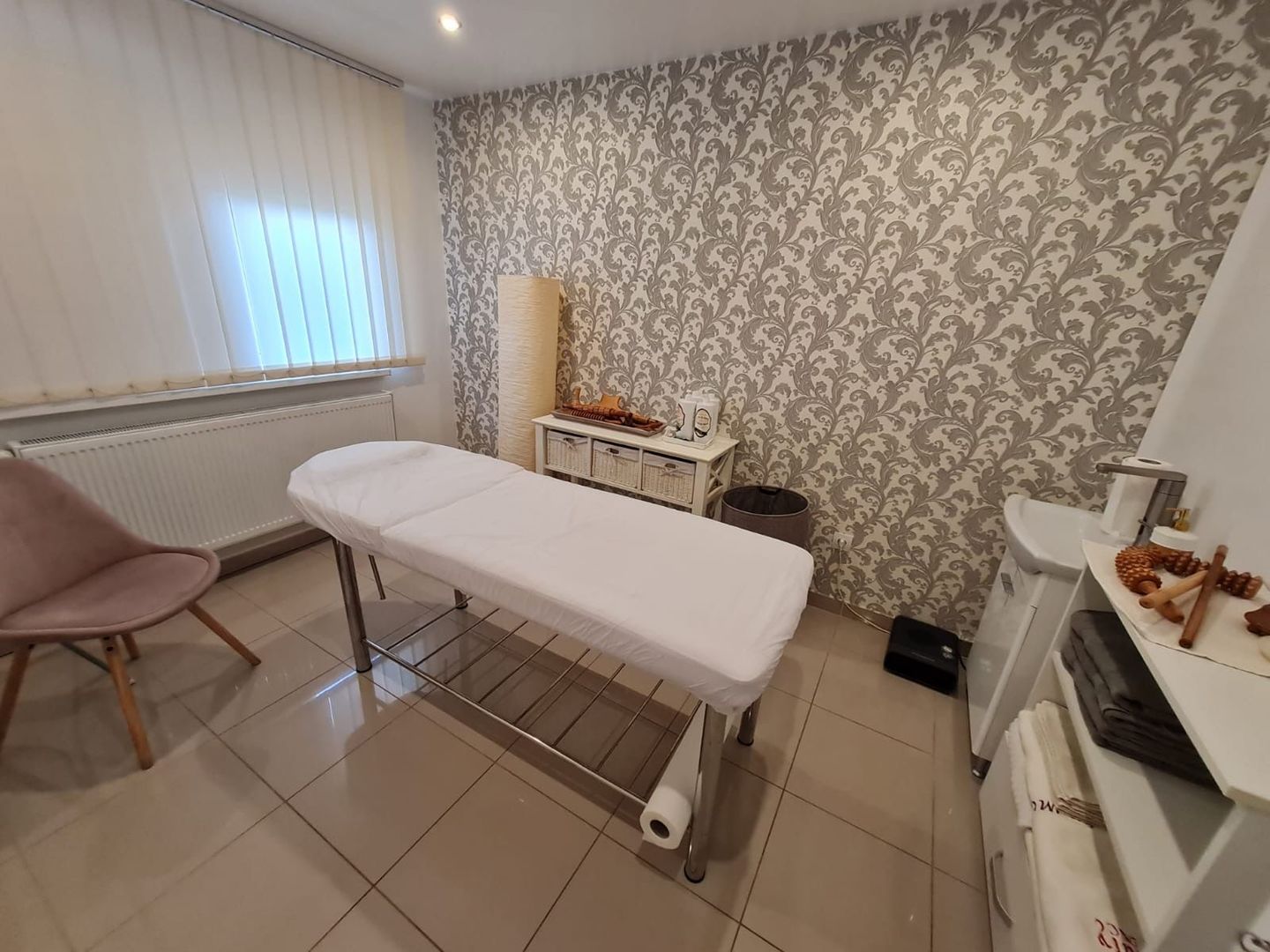 Casă cu teren generos pretabila pentru afacere - Poză 12