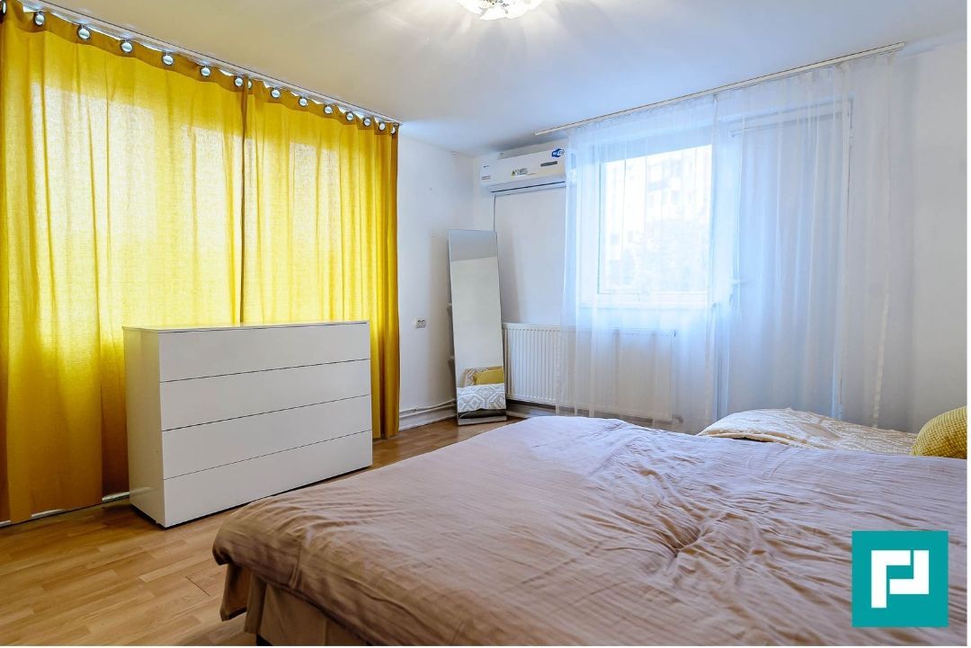 Proprietate cu 5 camere Aurel Vlaicu - Poză 8