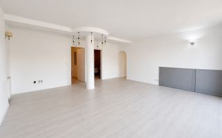 Spatiu comercial/ birouri | Etaj 1 | 80MP | Sub Arini - Poză 1