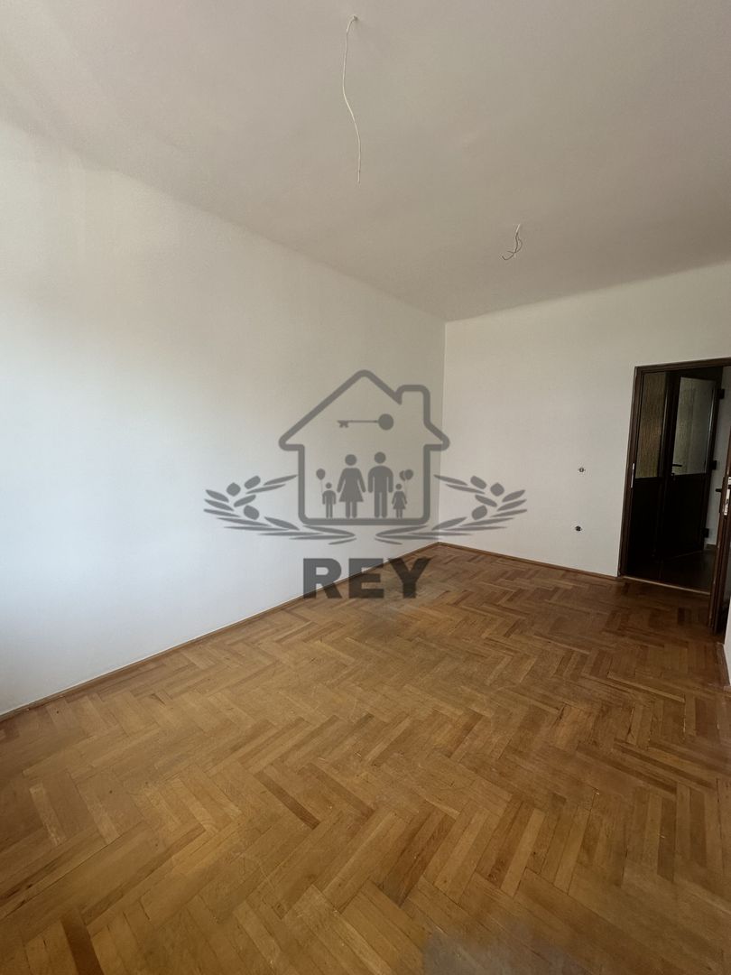 Imobil 3 niveluri, renovat, cu spațiu comercial si 2 ap.- Bd. Victoriei - Poză 13