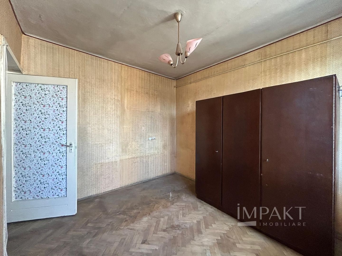Apartament spatios, cu 4 camere in zona centrala - Poză 8