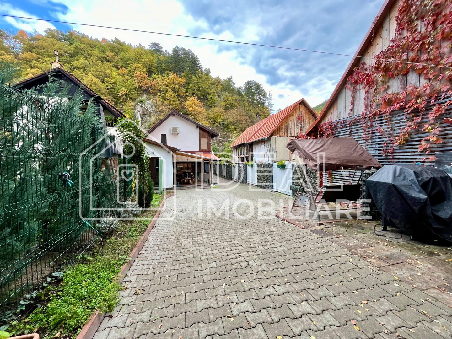 Casă individuală cu 5 camere și curte proprie - în Cisnădioara - Poză 2