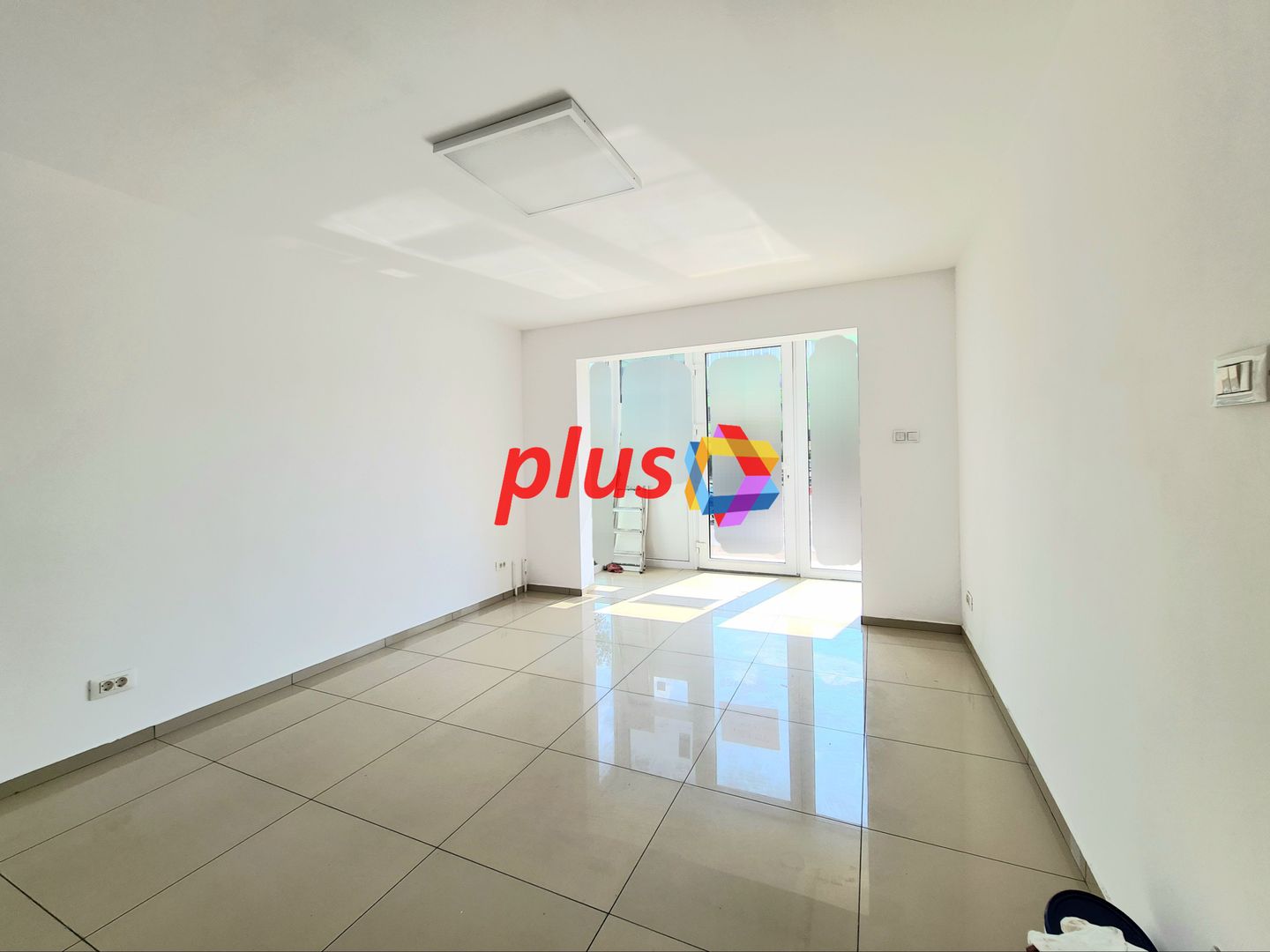 Spatiu comercial cu vad de închiriat Brasov - 106 mp  # plus-imo.ro - Poză 3