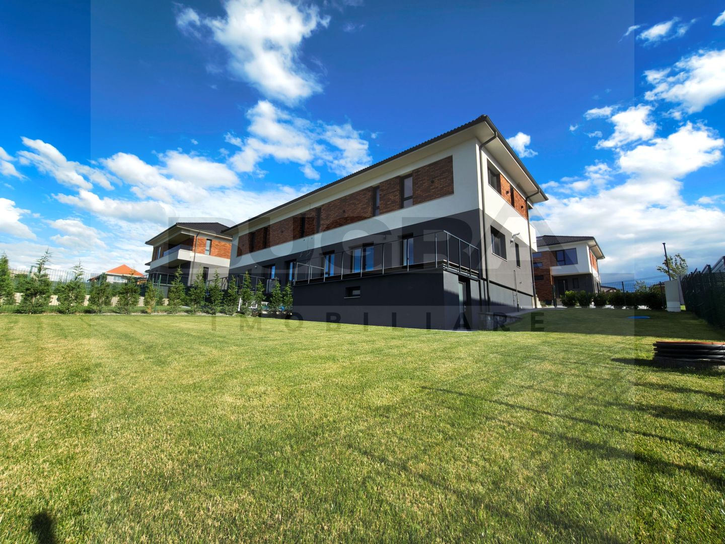 Casa de inchiriat, ansamblu privat, Dezmir - Poză 1