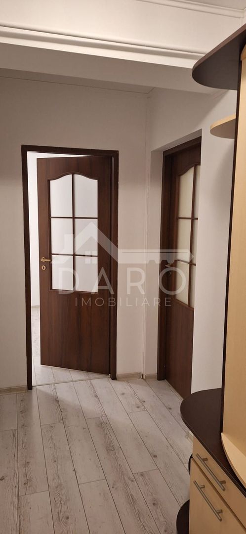 Închiriez apartament central  cu 2 camere - Poză 1