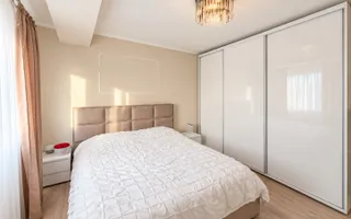 Mobilat si utilat complet. 2 bai. Asfalt. Disponibil imediat. - Poză 13